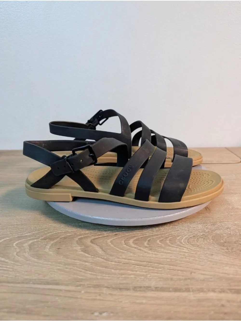 Crocs Tulum Sandals Womens Sz 9 Black Flats Strappy Buckle Iconic Comfort
